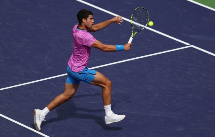 Spain's Carlos Alcaraz plays a backhand on the way to a third-round victory over Felix Auger-Aliassime of Canada at the WTA-ATP Indian Wells Masters. ©AFP