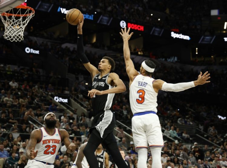 San Antonio rookie Victor Wembanyama drives past New York's Josh Hart in the Spurs NBA overtime victory over the Knicks. ©AFP
