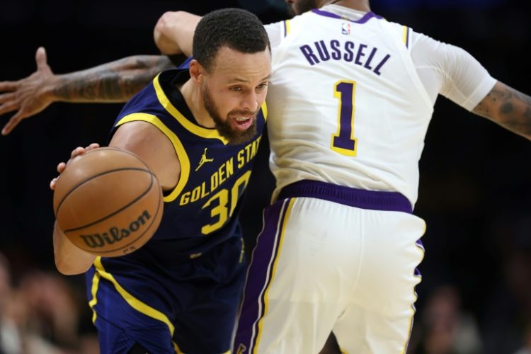 Stephen Curry of the Golden State Warriors, left, dribbles around D'Angelo Russell of the Los Angeles Lakers during the Warriors' NBA victory at Los Angeles. ©AFP