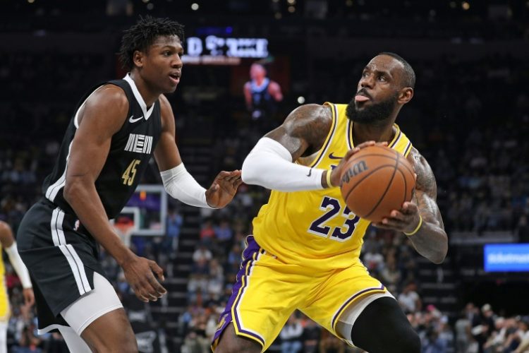 Los Angeles Lakers star LeBron James drives against GG Jackson of Memphis in the Lakers' NBA victory over the Grizzlies. ©AFP