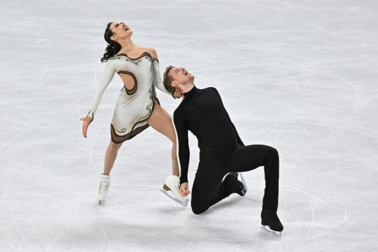 American duo Madison Chock and Evan Bates on the way to successfully defending their ice dance title at the Figure Skating World Championships on Saturday. ©AFP