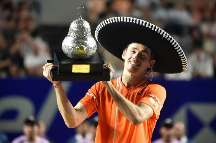 Australia's Alex de Minaur celebrates with his trophy after winning the ATP Mexico Open final over Norway's Casper Ruud. ©AFP