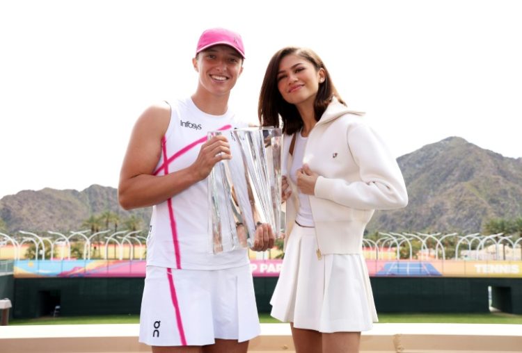 World number one Iga Swiatek, left, poses with her Indian Wells WTA trophy with actress Zendaya. ©AFP