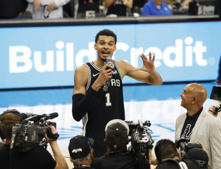 Victor Wembanyama talks to fans after the San Antonio Spurs' NBA overtime victory over the New York Knicks. ©AFP