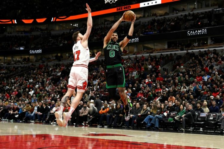 Boston's Jayson Tatum shoots over Onuralp Bitim in the Celtics' NBA victory over the Chicago Bulls. ©AFP