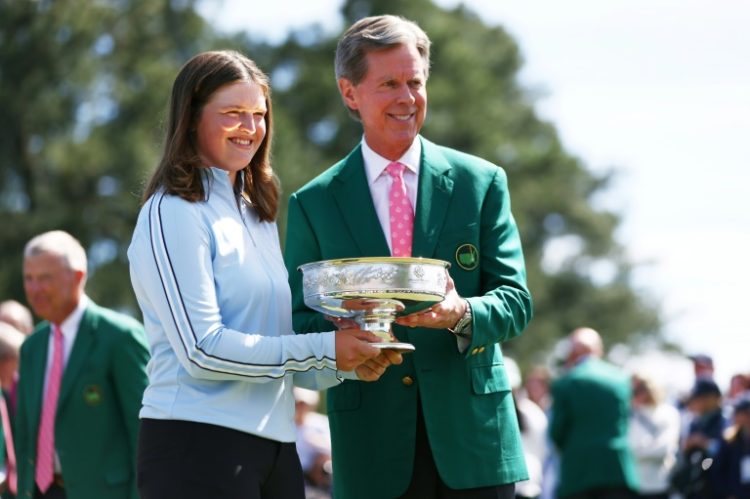 Augusta National chairman Fred Ridley presents Lottie Woad of England with the trophy following the final round of the Augusta National Women's Amateur at Augusta National Golf Club.. ©AFP