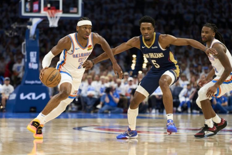 Shai Gilgeous-Alexander of the Oklahoma City Thunder brings the ball up court in the Thunder's victory over the New Orleans Pelicans in game one of their NBA Western Conference first round playoff series. ©AFP