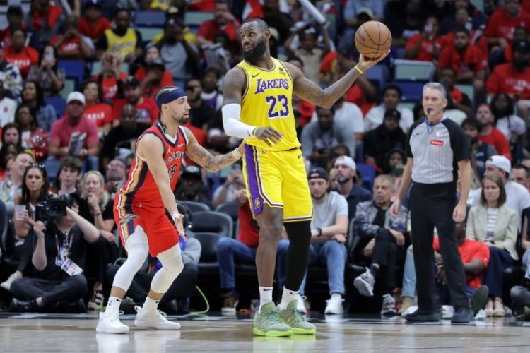 LeBron James of the Los Angeles Lakers drives against Jose Alvarado in the Lakers' victory over the New Orleans Pelicans in their NBA play-in tournament game. ©AFP