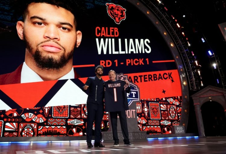 Quarterback Caleb Williams poses with NFL Commissioner Roger Goodell after being selected first overall by the Chicago Bears during the first round of the 2024 NFL Draft in Detroit.. ©AFP