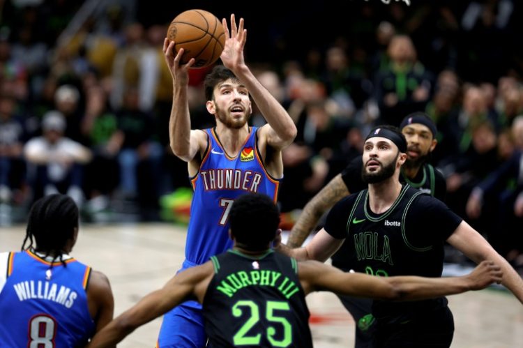 Oklahoma City's Chet Holmgren shoots over New Orleans' Trey Murphy III as the Thunder complete a 4-0 series sweep. ©AFP