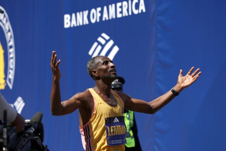 Ethiopia's Sisay Lemma celebrates his victory in the 2024 Boston Marathon. ©AFP