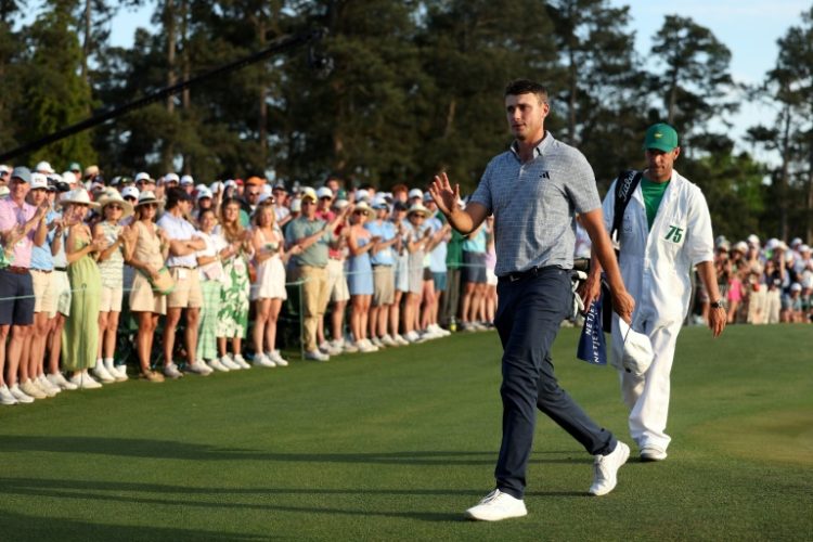 Sweden's Ludvig Aberg of Sweden acknowledges the crowd as he walks off the 18th green during the final round of the 2024 Masters Tournament at Augusta National Golf Club on Sunday.. ©AFP
