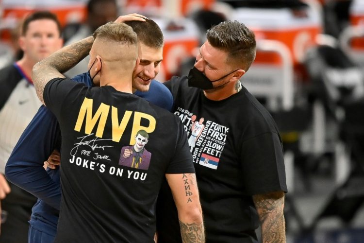 Denver Nuggets star Nikola Jokic, center, is congratulated by his brothers, one of whom is under investigation by the NBA for allegendly punching a fan after a Nuggets victory. ©AFP