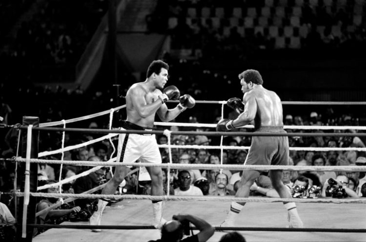 Muhammad Ali (L) reclaiming his world titles from George Foreman in Kinshasa, Zaire, in 1974. ©AFP