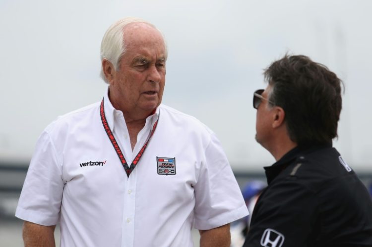 IndyCar team owner Roger Penske, left, talks with rival team owner Michael Andretti, right, who criticized Penske's team in the wake of a cheating scandal that led to a win being stripped from US racer Josef Newgarden. ©AFP