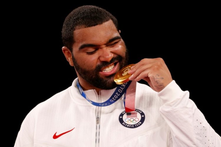 Gable Steveson, posing with his Tokyo Olympic gold medal, has signed a three-year NFL deal with the Buffalo Bills. ©AFP