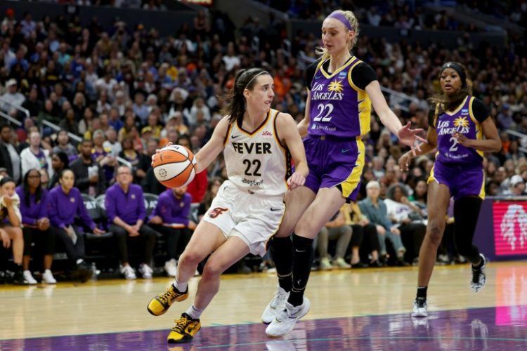 Caitlin Clark of the Indiana Fever drives to the basket against Cameron Brink in the Fever's WNBA victory over the Los Angeles Sparks. ©AFP
