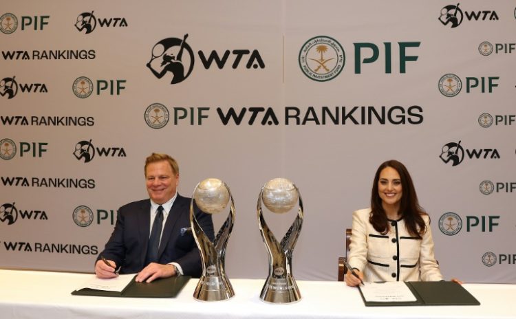 Kevin Foster, Head of Corporate Affairs for the Saudi Public Investment Fund and and Marina Storti, chief executive of WTA Ventures, announce a new multi-year partnership between the women's tennis circuit and PIF. ©AFP