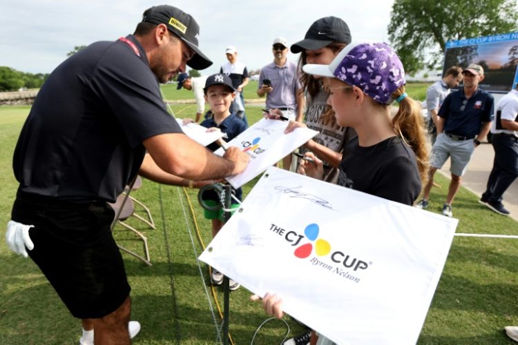 Defending champion  Jason Day of Australia signs autographs before the US PGA Tour Byron Nelson tournament . ©AFP
