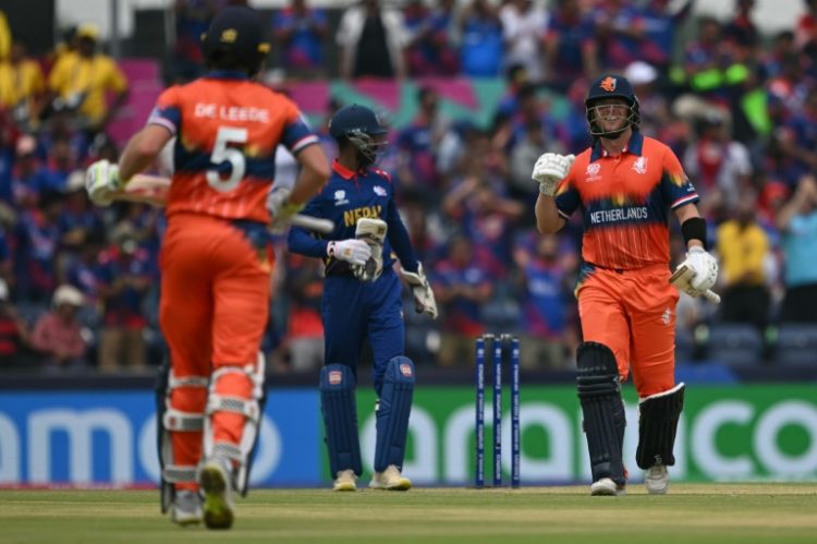 Max O'Dowd (left) celebrates the Netherlands' victory over Nepal with team-mate Bas de Leede at the T20 World Cup on Tuesday. ©AFP