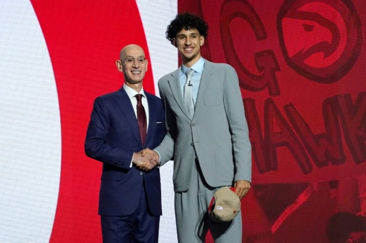 NBA commissioner Adam Silver, left, poses with France's Zaccharie Risacher, right, after Risacher was selected by the Atlanta Hawks with the first overall pick in the first round of the NBA Draft. ©AFP