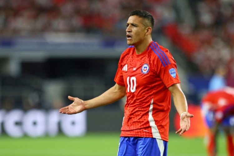 Chile forward Alexis Sanchez reacts to a missed chance in Friday's 0-0 draw with Peru in Arlington. ©AFP