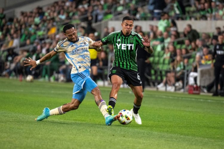 Austin midfielder Dani Pereira, at right fighting for the ball with Philadelphia's José Andres, scored to help the Texas side beat Monterrey 2-0 and advance to the knockout stage of the Leagues Cup. ©AFP