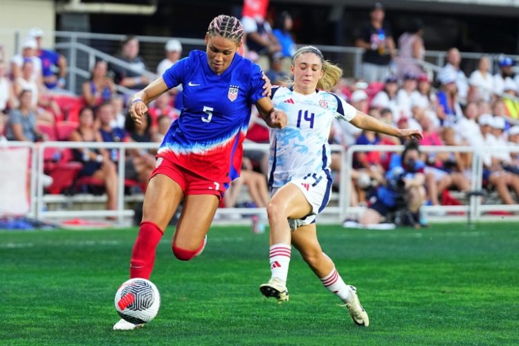 United States forward Trinity Rodman controls the ball against Costa Rica's Priscila Chinchilla during a 0-0 draw in a women's football friendly at Washington. ©AFP