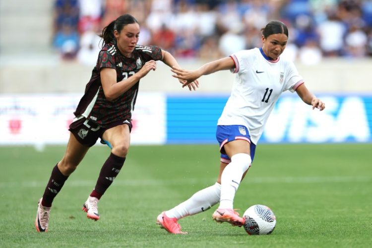 Sophia Smith (right) scored the only goal in the USA's 1-0 Olympic warm-up victory over Mexico in New Jersey on Saturday . ©AFP