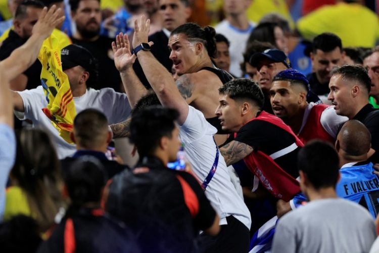 Uruguay player Darwin Nunez (center) clashes with fans at the end of Wednesday's Copa America semi-final loss; CONMEBOL have opened an investigation into the violence . ©AFP