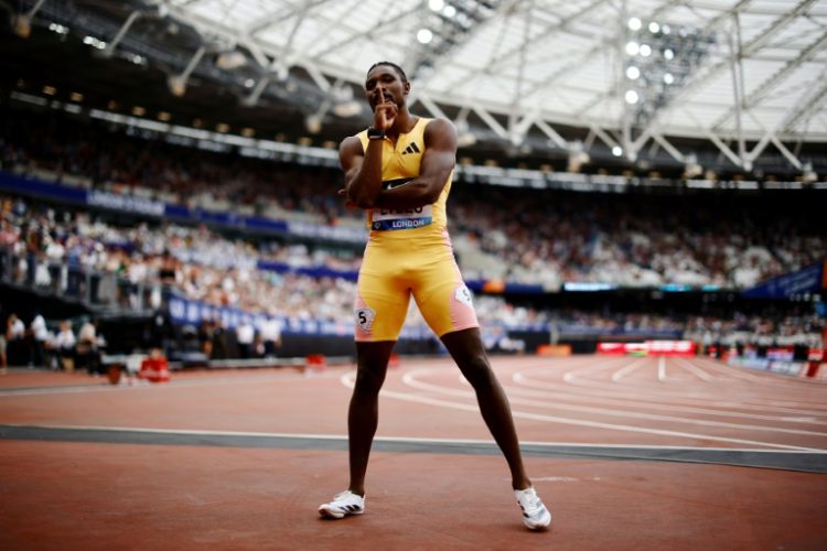 USA's Noah Lyles celebrates after winning the 100m at London's Diamond League meet. ©AFP