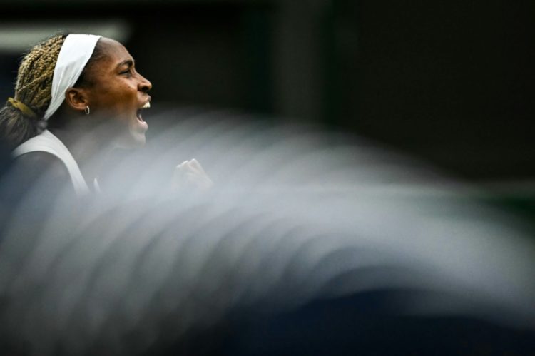 Coco Gauff celebrates winning the first set against Sonay Kartal in their Wimbledon third-round match. ©AFP