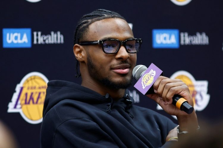 Bronny James says he is ready to deal with the pressure playing alongside his famous father at the Los Angeles Lakers. ©AFP