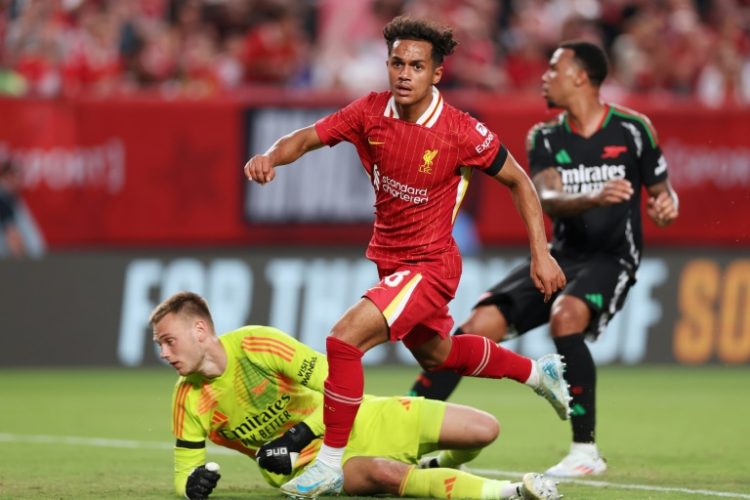 Liverpool midfielder Fabio Carvalho, center, scores past Arsenal goalkeeper Karl Hein in a 2-1 triumph in a pre-season friendly at Philadelphia. ©AFP