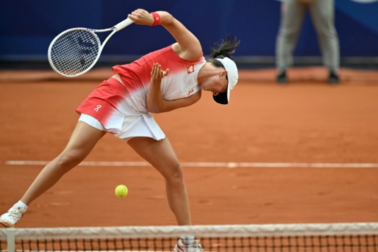 Painful blow: Iga Swiatek is struck by a ball hit back at her by Danielle Collins. ©AFP