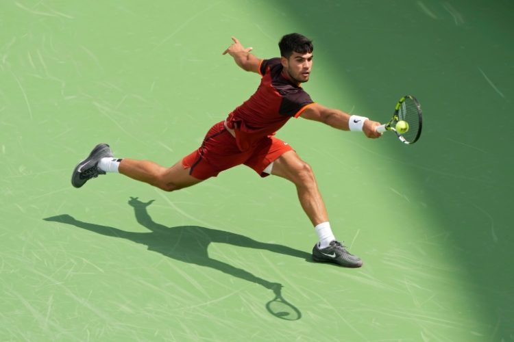 Spain's Carlos Alcaraz apologized on Saturday on social media for a racquet-smashing moment of anger in a loss to Gael Monfils at the ATP Cincinnati Open which he later called the worst defeat of his career. ©AFP