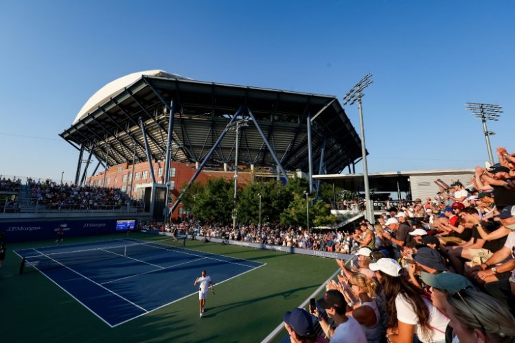 A packed house watches Daniel Evans beat Karen Khachanov in the longest match in US Open history. ©AFP