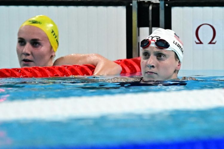 Katie Ledecky (R) beat Australia's Ariarne Titmus in the Olympic 800m freestyle heats. ©AFP