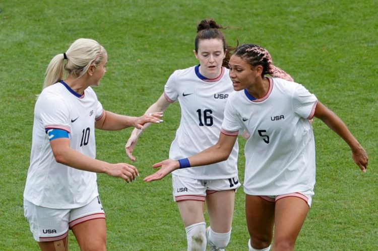 Trinity Rodman (R) celebrates with teammates after putting the United States ahead in extra time against Japan. ©AFP