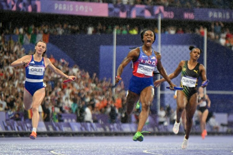 Sha'Carri Richardson celebrates after clinching gold for the USA in the women's 4x100m relay. ©AFP