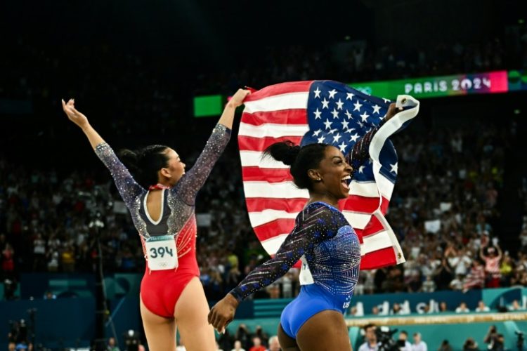 Sunisa Lee (L) lost her all-around title to US teammate Simone Biles (R) but rallied to bronze at the Paris Olympics. ©AFP