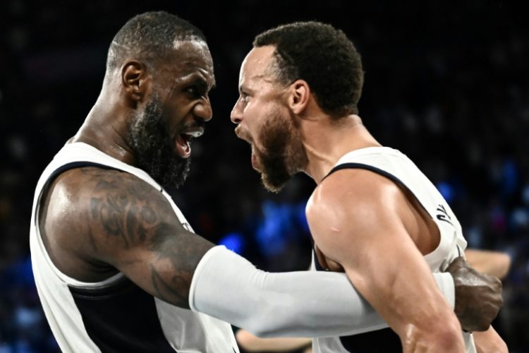 LeBron James celebrates with USA teammate Stephen Curry after a come from behind victory over Serbia to reach the Olympic men's basketball final. ©AFP