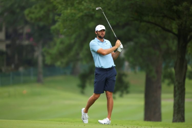 Top-ranked Scottie Scheffler watches a shot during a practice round at the St. Jude Championship. ©AFP