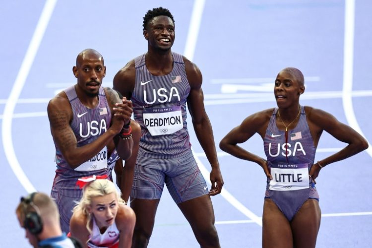 US athletes celebrate after their world record in the mixed 4x400m relay. ©AFP