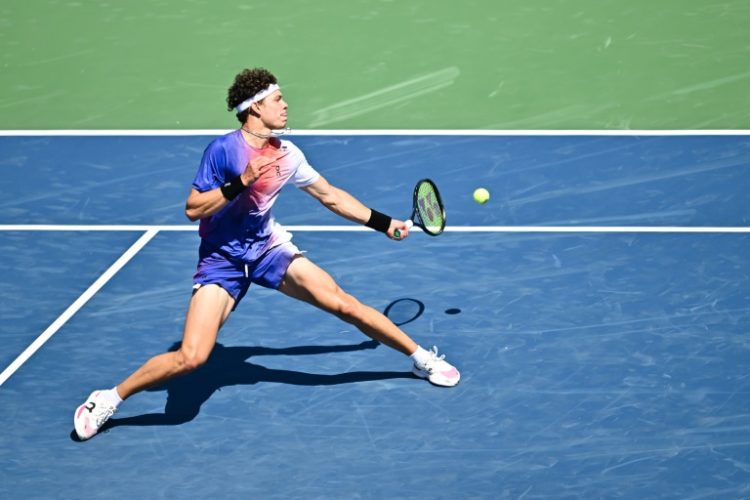 Ben Shelton of the United States makes a return during his victory over Alexander Bublik of Kazakhstan at the ATP Montreal Masters. ©AFP