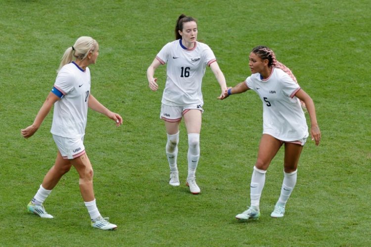 Trinity Rodman (R) celebrates with teammates after scoring for the United States against Japan. ©AFP