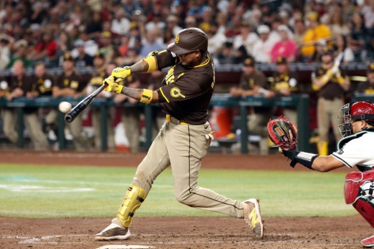 Luis Arraez of the San Diego Padres hits a double in the sixth inning of against the Arizona Diamondbacks on the final day of the Major League Baseball regular season. ©AFP