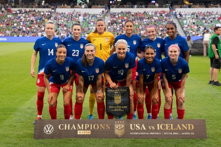 The USA's starting 11 pose for a photo prior to a 3-1 victory over Iceland in a friendly international football match. ©AFP