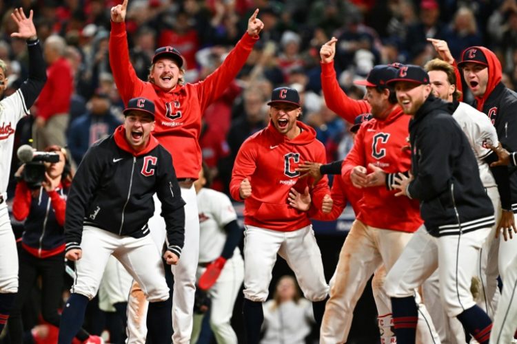 The Cleveland Guardians celebrate David Fry's game-winning home run in the 10th inning to defeat the New York Yankees in the Major League Baseball playoffs. ©AFP