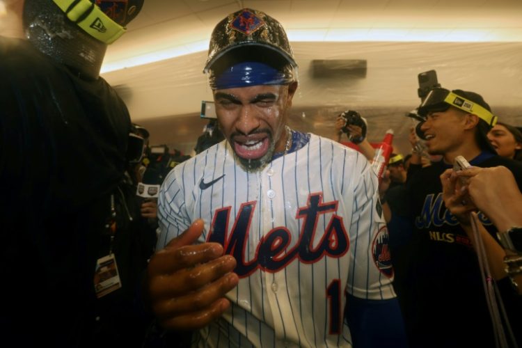 Francisco Lindor of the New York Mets celebrates after his grand slam lifted the Mets to a MLB playoff series-clinching victory over the Philadelphia Phillies. ©AFP